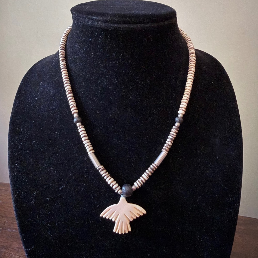 Vintage Cream Tribal Carved bird Pendant Necklace Southwestern Boho 18 In Heishi